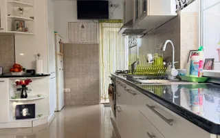 Casă spațioasă și elegantă cu teren  – Sânpetru - Poză 21