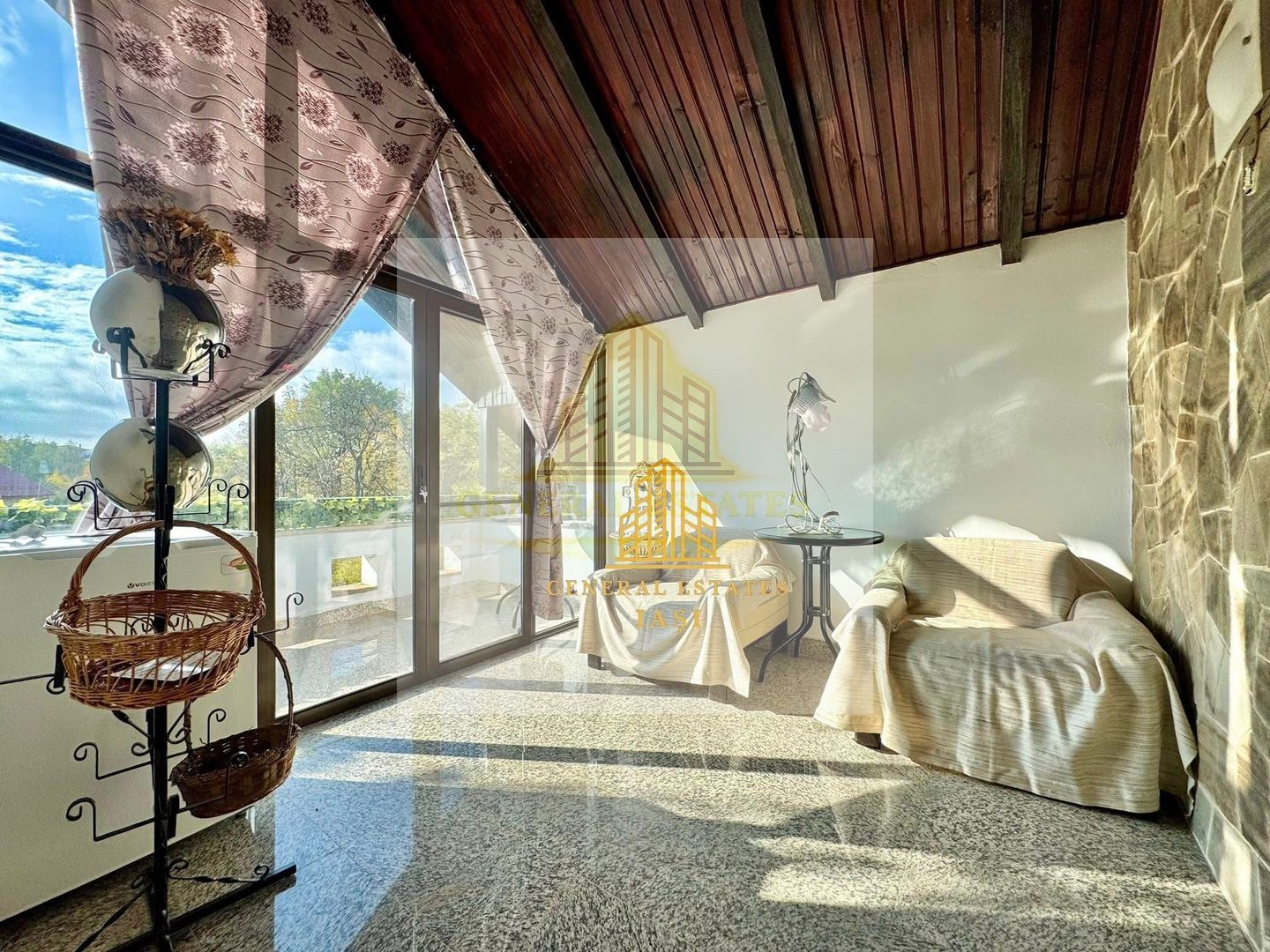 Vânzare Casă în Bucium cu Priveliște Panoramică - Poză 14