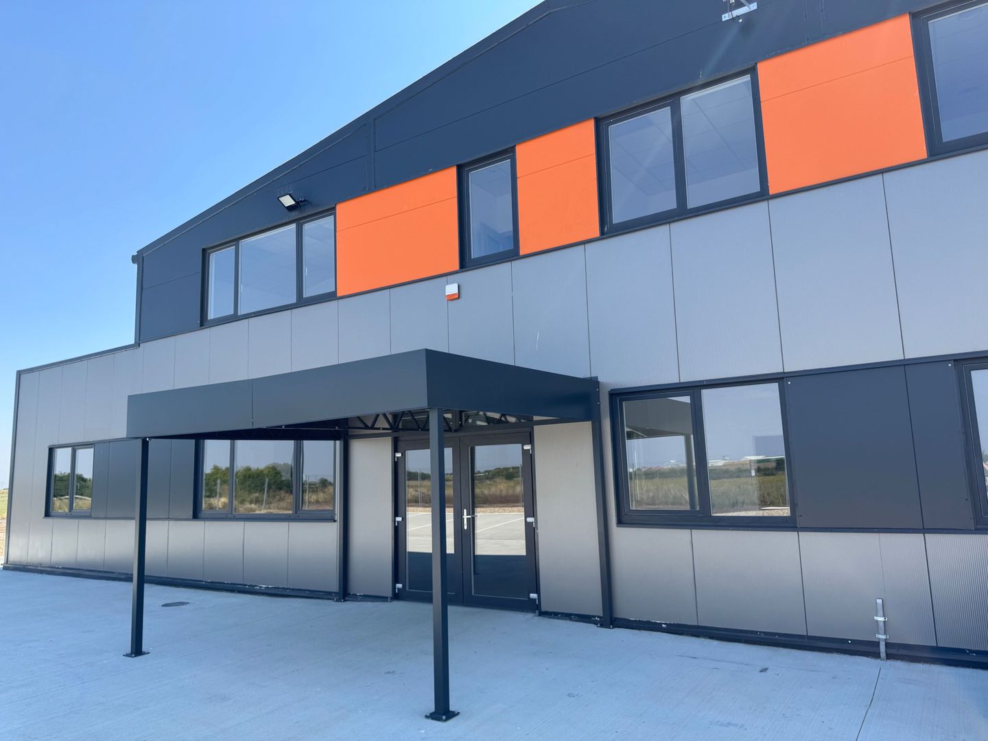 Hala depozitare cu birouri zona de N - Poză 1