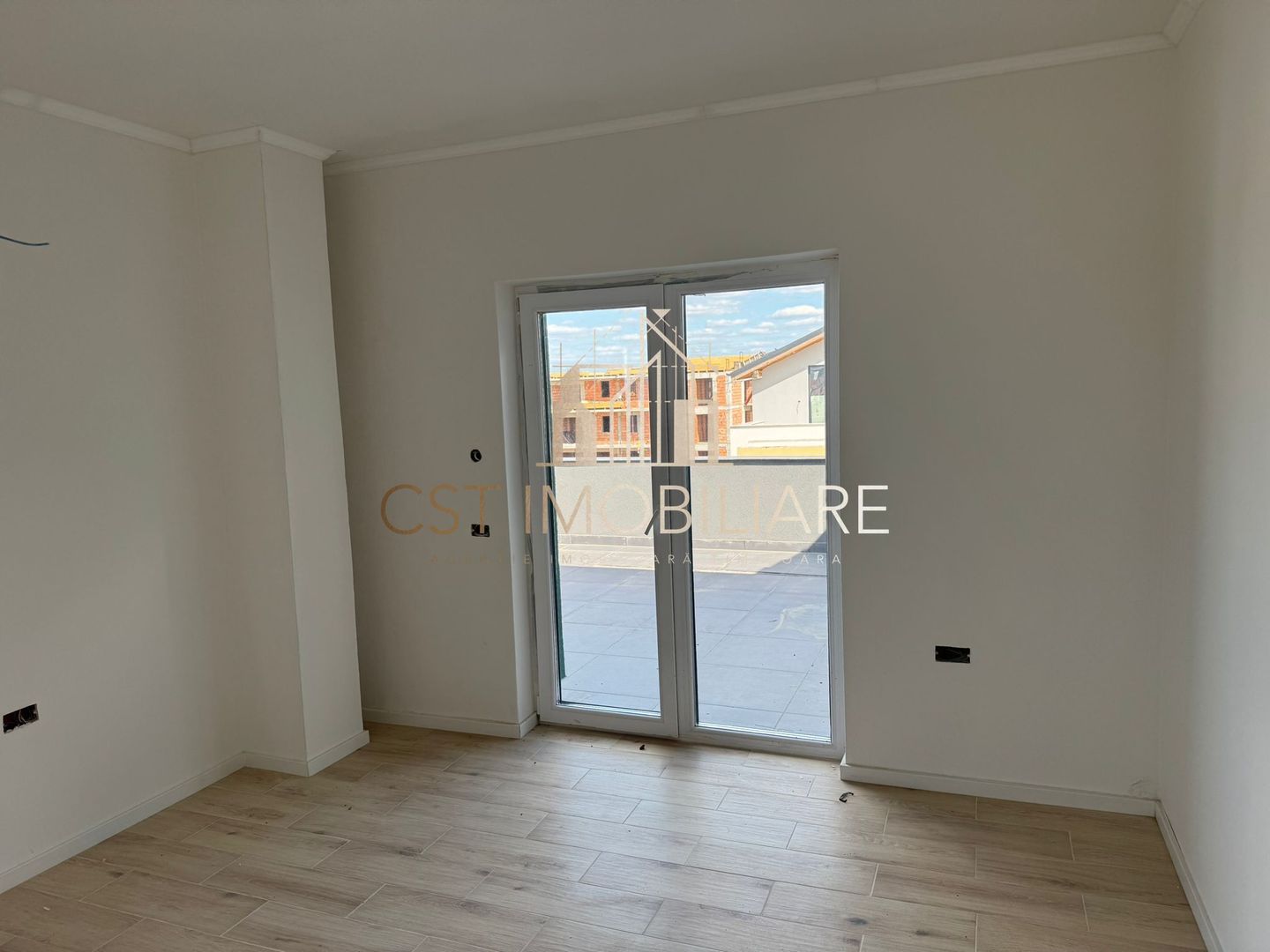 Apartament cu 4 camere / Terasa 30 mp - Poză 2