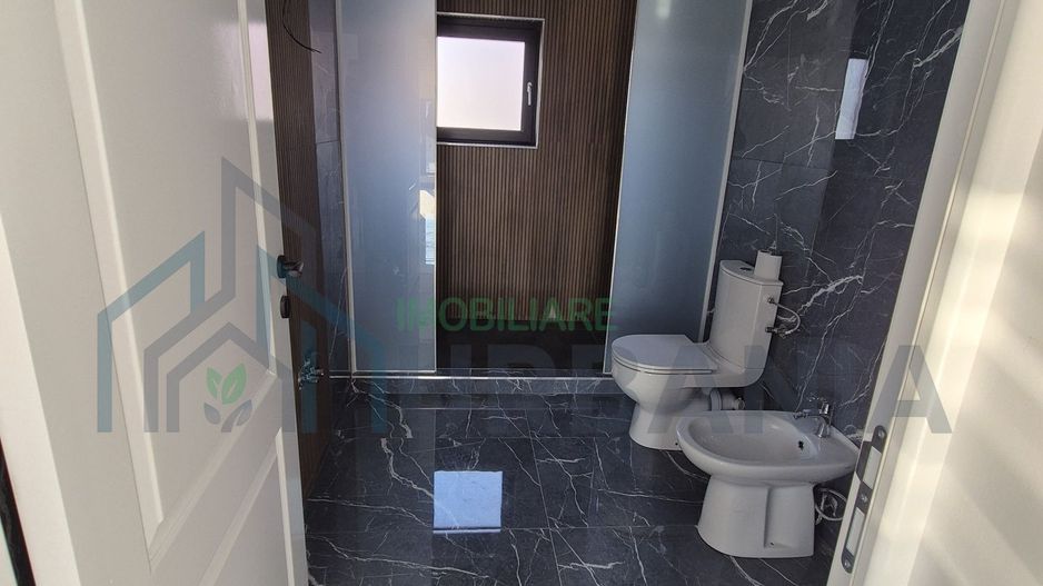 # De vanzare vila in Hlincea,posibil schimb cu apartament si dif. - Poză 7