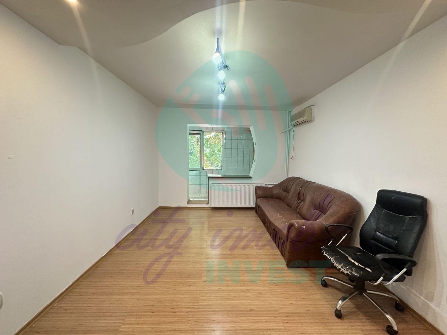 3 camere decomandate in apropiere de METROU, PARC si MALL - Poză 2