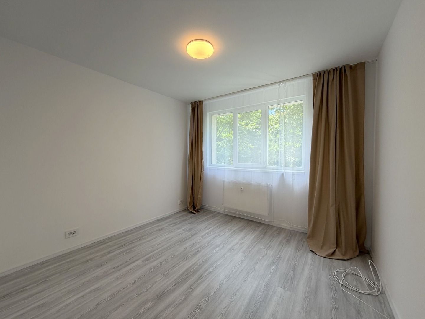 2 camere | centrala proprie | langa metrou | vedere spate  | Bd Ion Mihalache - Poză 7