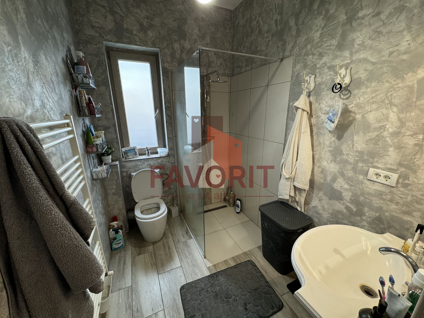 Mobilat si utilat. Pozitie excelenta. Villa construita in 2017 - Poză 11