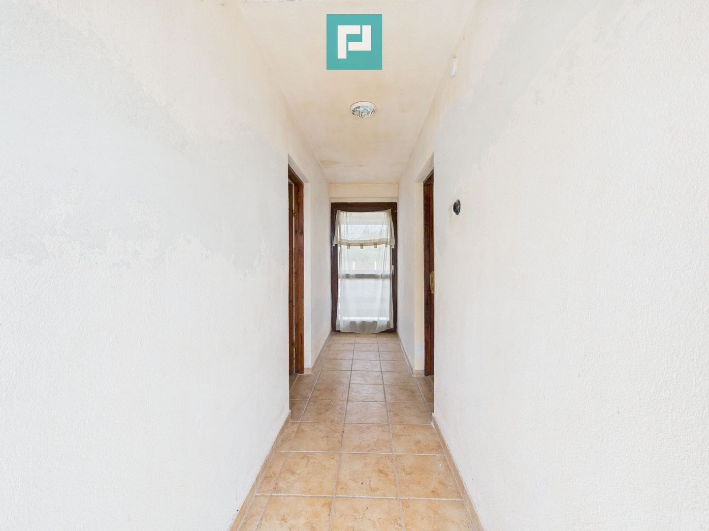 Casă și centru comercial, în localitatea Lazuri - Poză 8