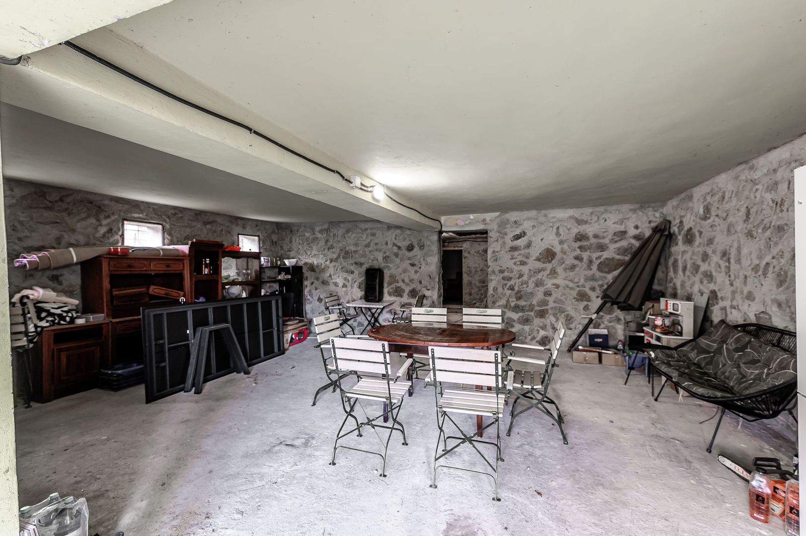 Casă în localitatea Miniș - Comision 0% la cumparare - Poză 14