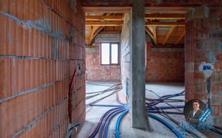 Vilă spațioasă cu vedere la pădure, la doar 15 minute de Bacău! - Poză 24