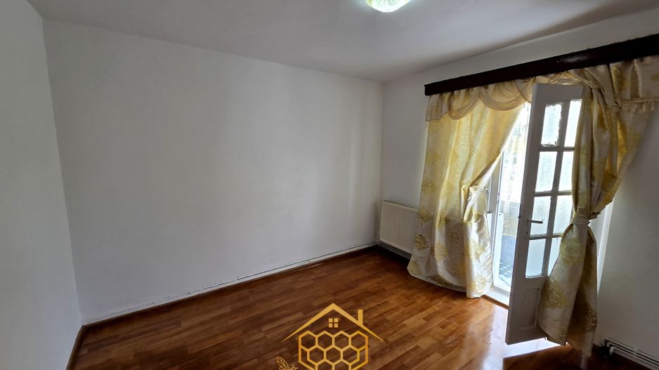 Apartament 3 Camere Decomandat - Spatios - in Zona 1 Mai - Poză 3