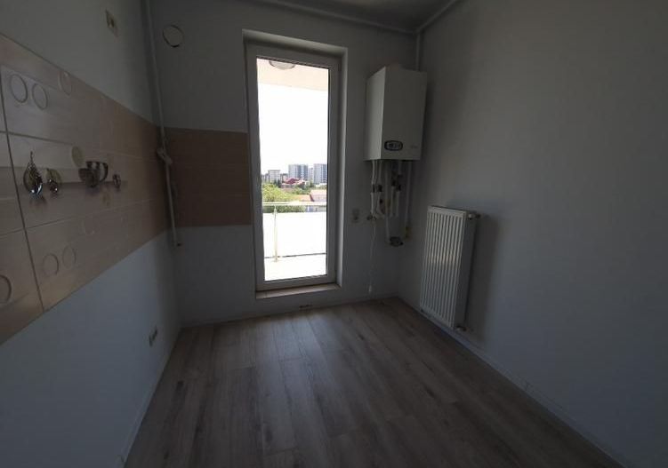 Vând apartament cu 2 camere, decomandat nou  + loc de parcare, situat in complex - Poză 6