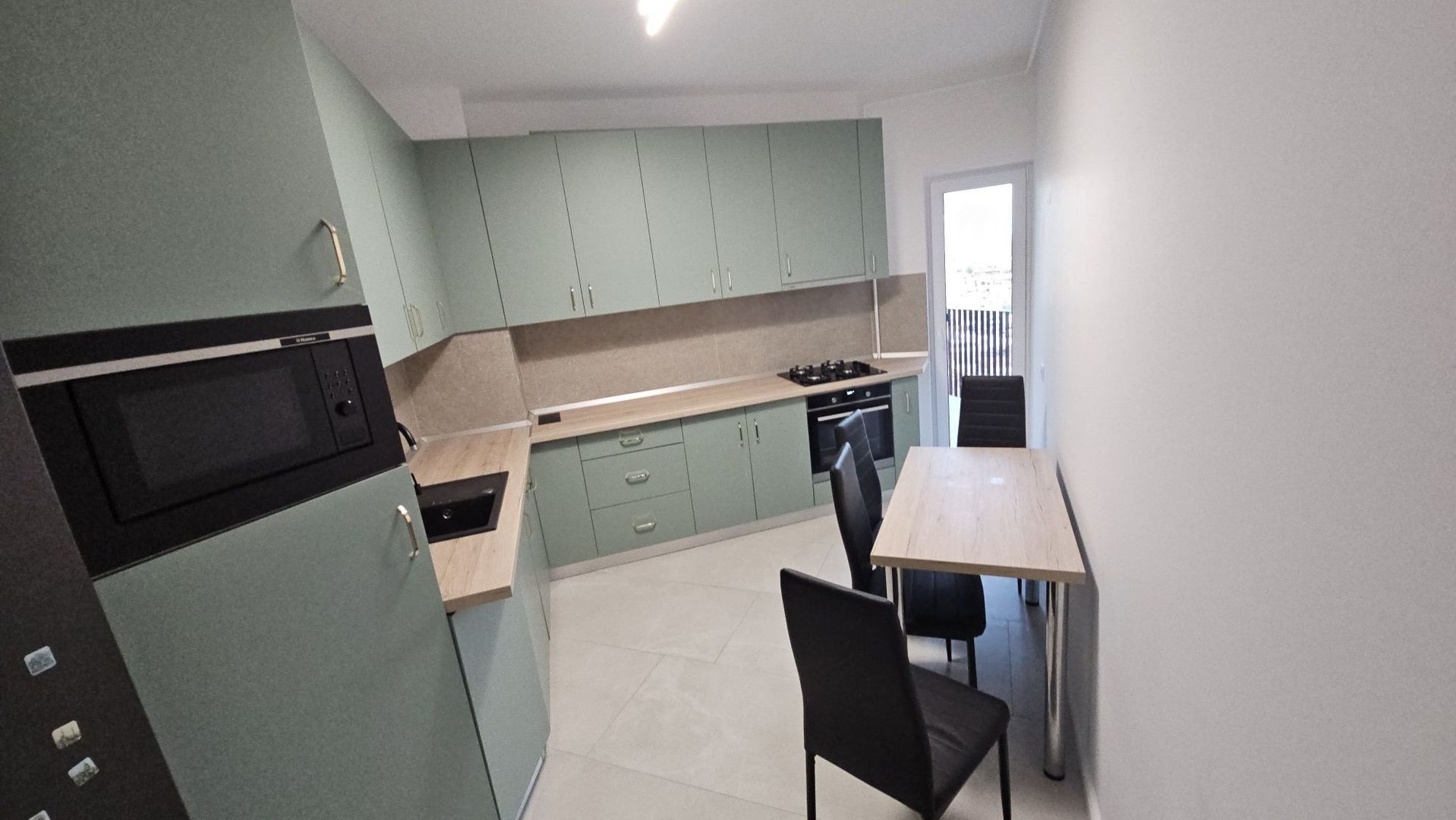 Apartament 3 camere de inchiriat - Poză 1