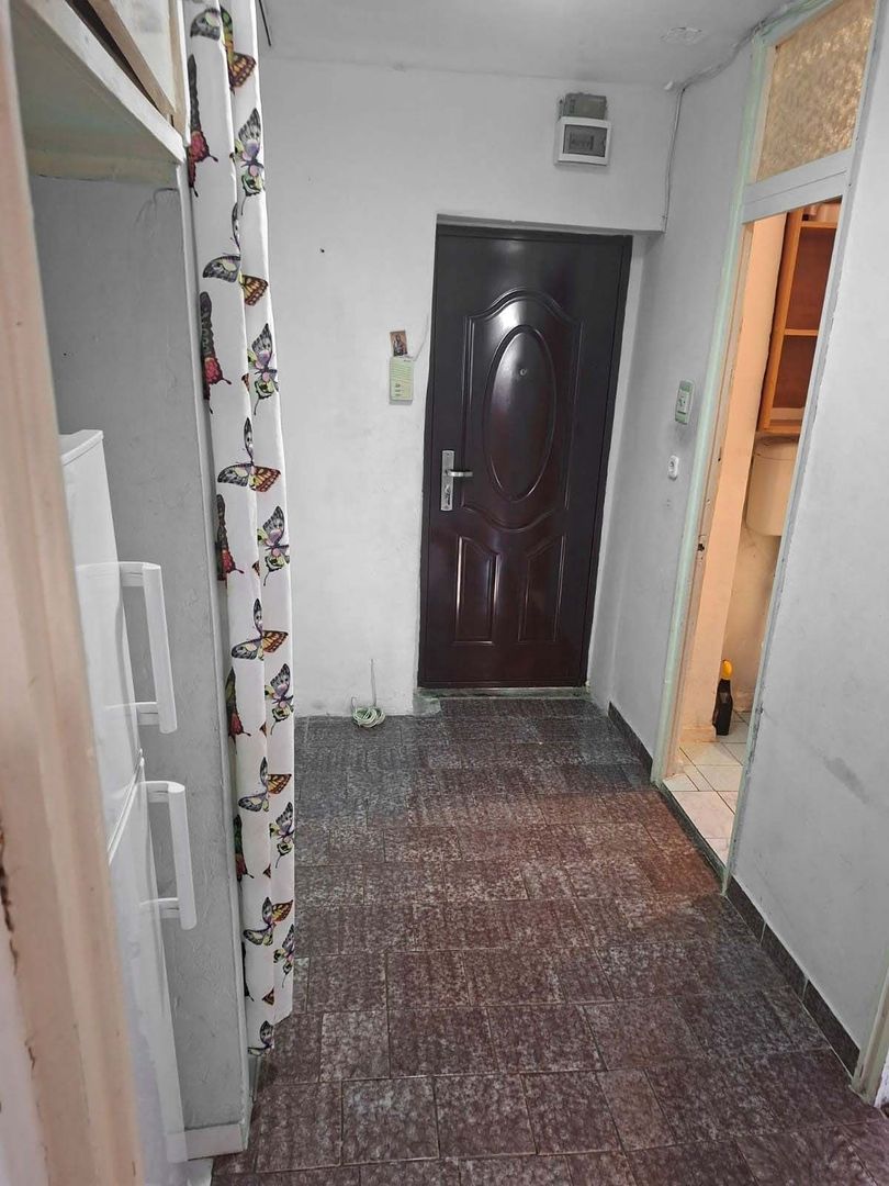 Vanzare Garsoniera spatioasa in Titan, 42mp, 10 min metrou, bloc 1986 - Poză 5