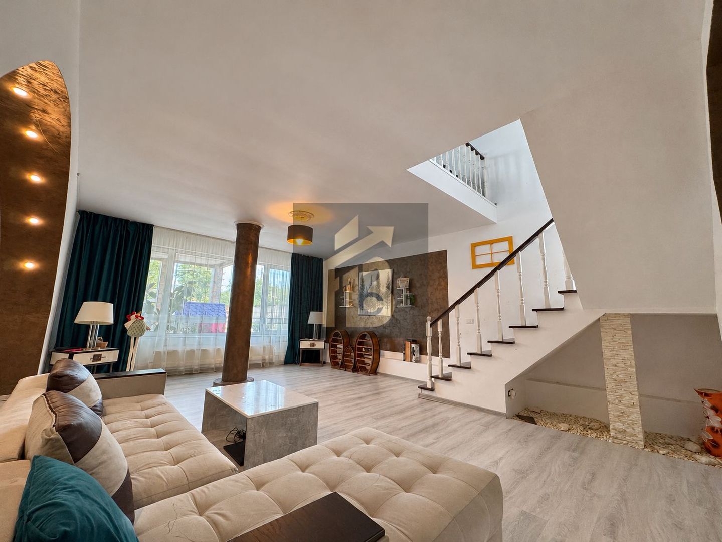 7 camere | Teren 1.438 mp | Anexă locuibilă | Potențial investițional - Poză 2