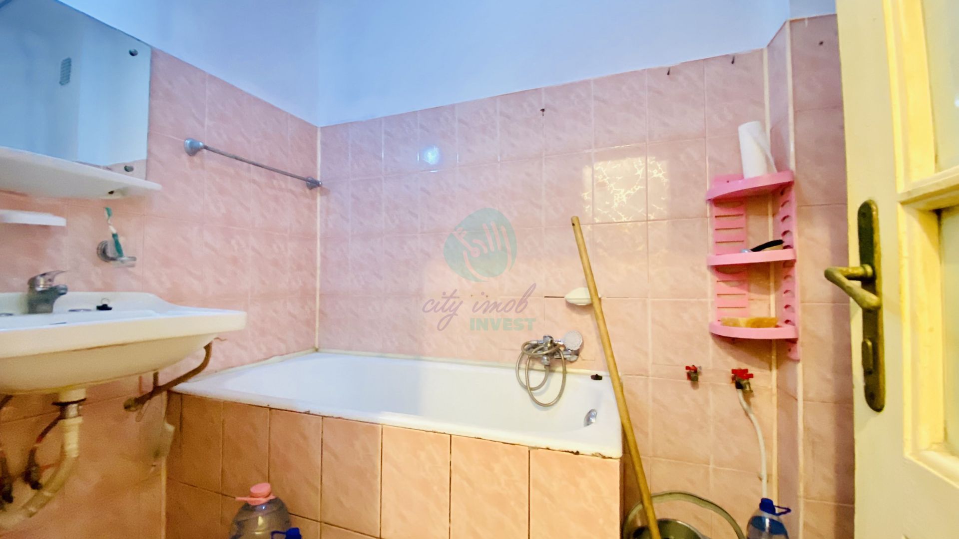 Casa singura in curte - Parcul Carol - Poză 10