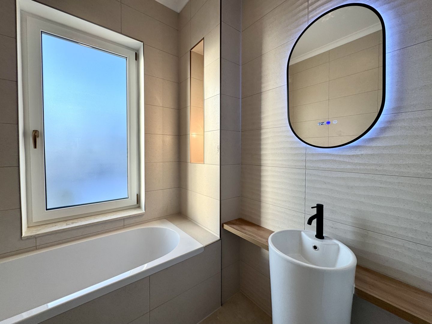 Duplex modern cu grădină, la intrare în Moșnița Nouă - Poză 13