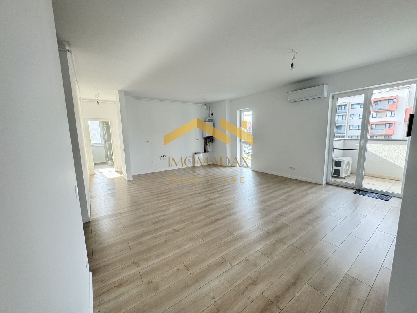 Aradului-3 camere-Terasa - Poză 1