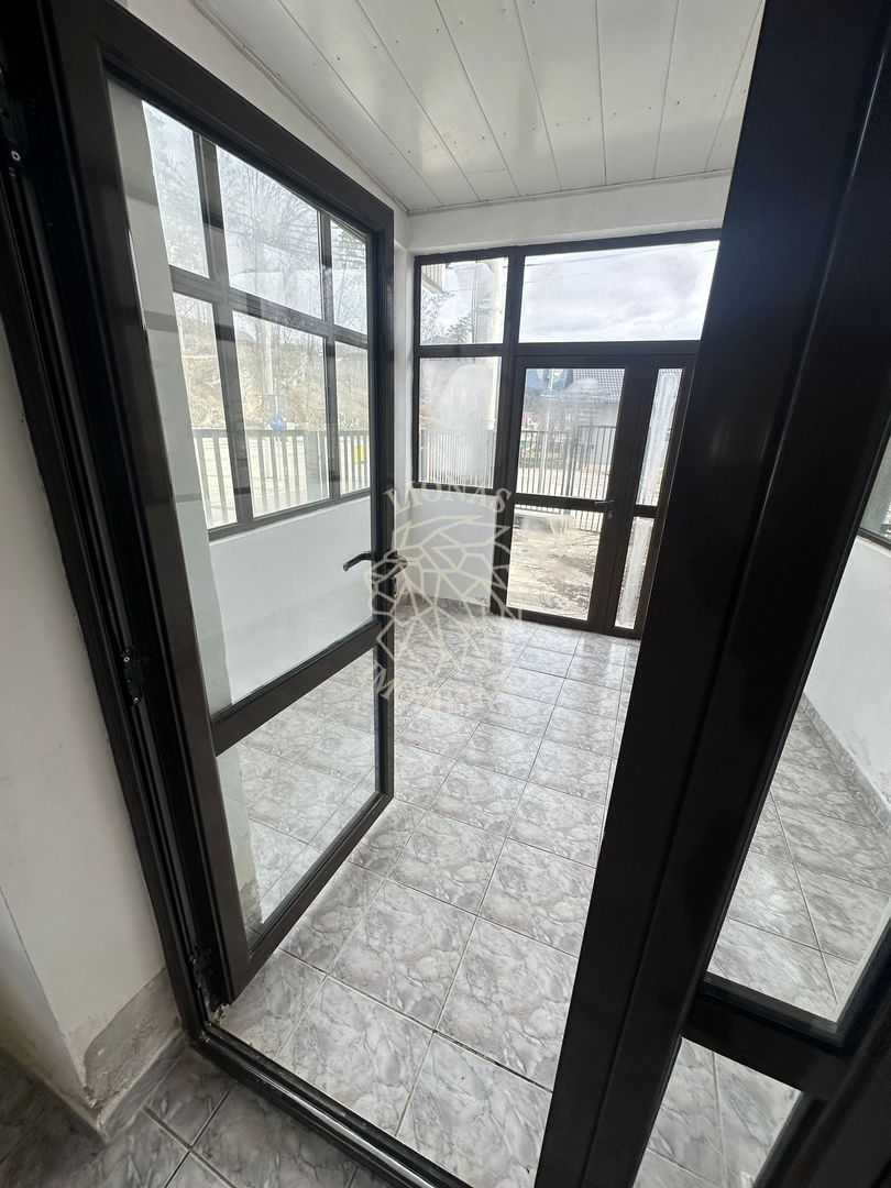 Spatiu central -ideal locuire /pensiune/cabinet/birouri- Sangeorz-Bai - Poză 1