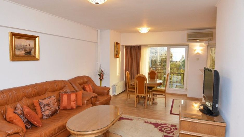 3 camere Unirii 63, prima închiriere, mobilat complet, parcare inclusă - Poză 1