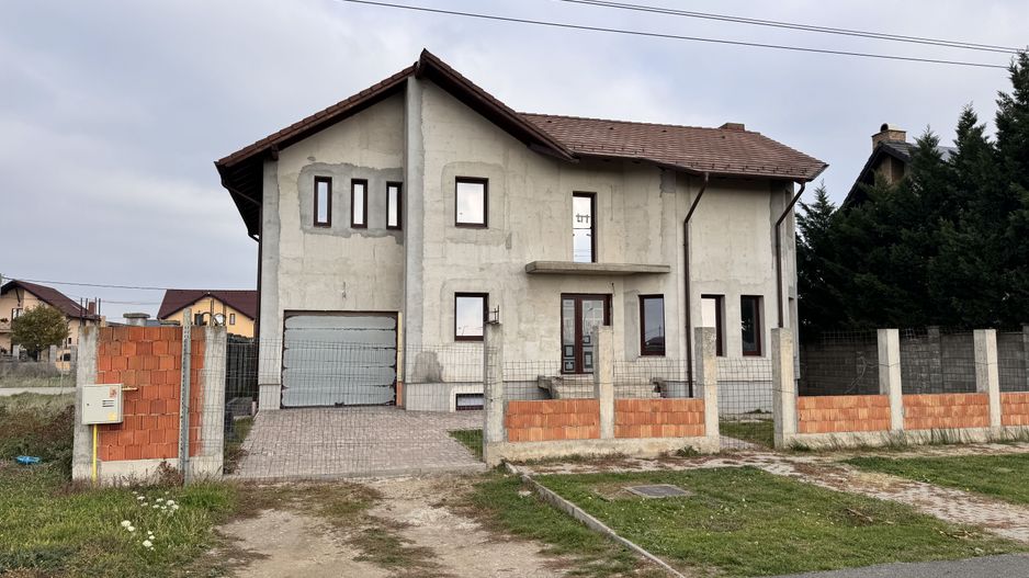 Vilă unică, gata să devină locuința ta de vis, în Livada. - Poză 2