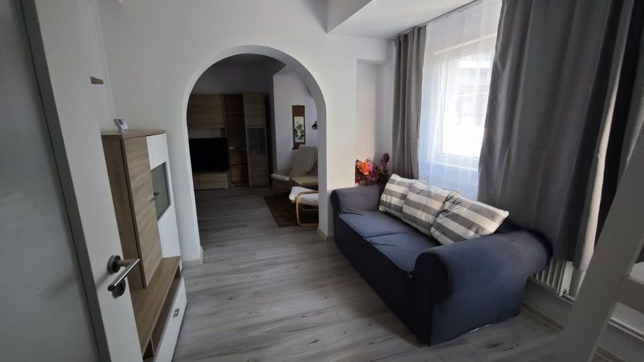 Închiriez apartament 3 camere, Unirii, plan B, centrală proprie - Poză 1