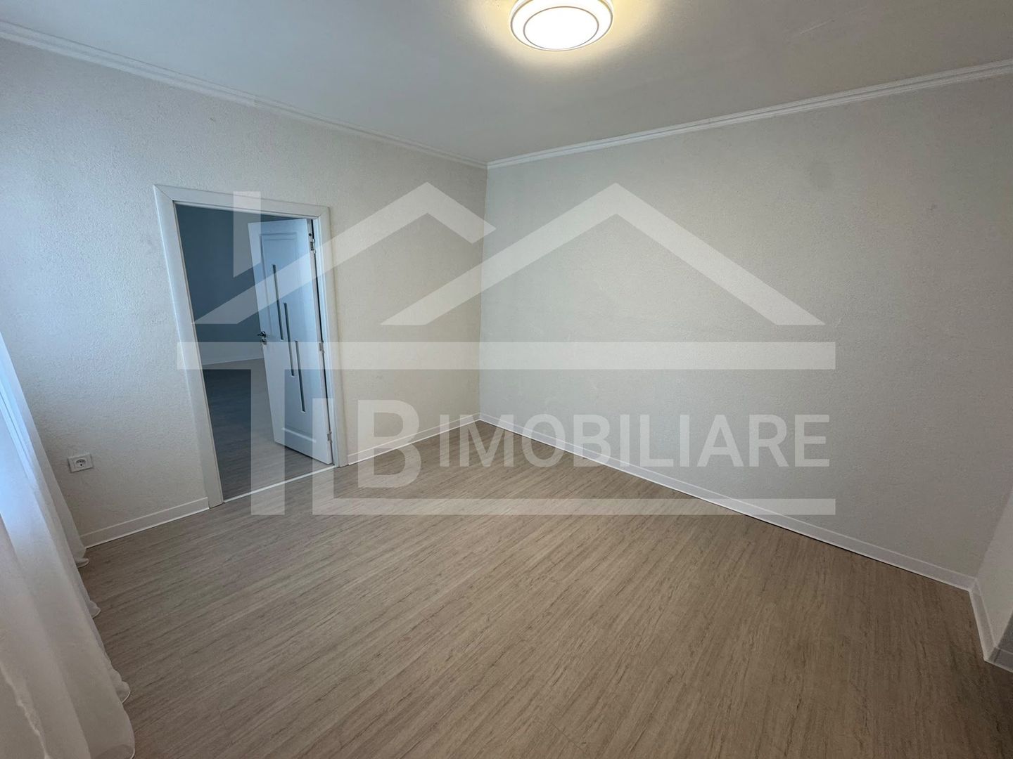 Casa cu 4 camere, 180 mp, Zona Semicentrala - Poză 3