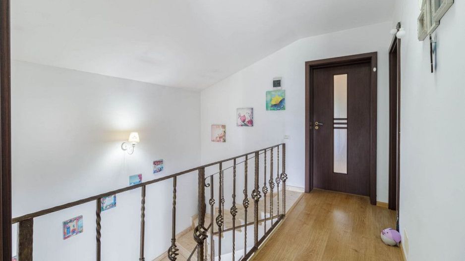 Casă individuală P+M, 5 camere, teren 439 mp – complet utilată, gata de mutat - Poză 11