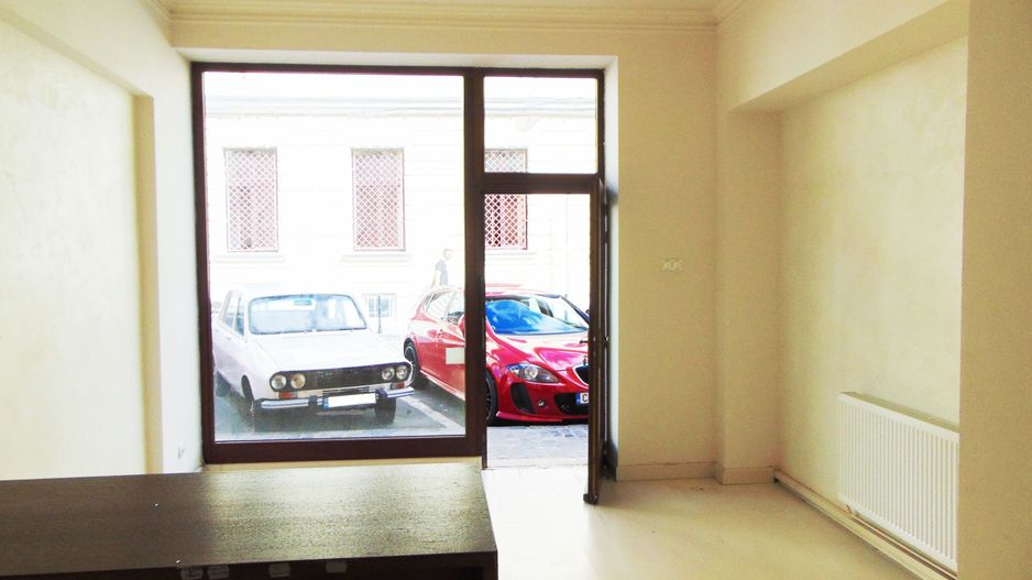 Spatiu comercial pretabil magazin,in centrul istoric - Poză 1