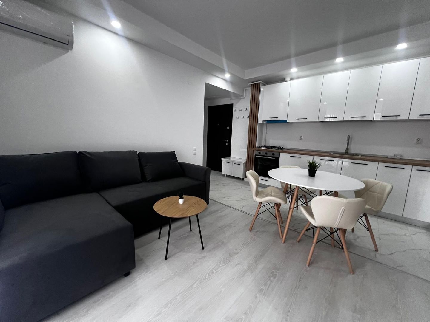 Apartament tip studio de inchiriat la parter - Poză 1