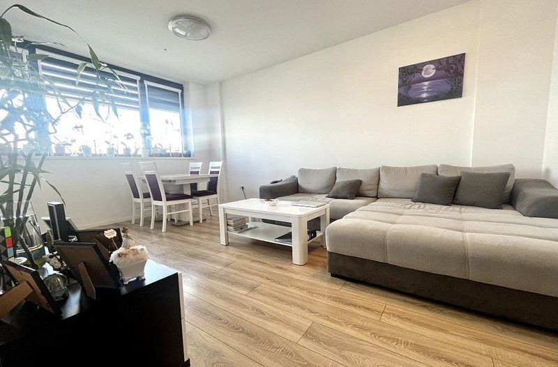 Apartament 2 camere, primitor si spațios, cu boxa si priveliște, in Torontalului - Poză 1