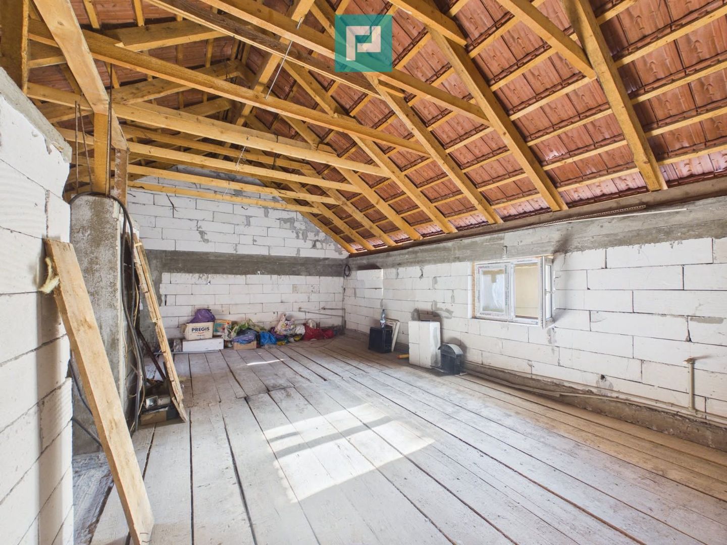 Casă P+E cu două apartamente, zona Drăgășani - Poză 14