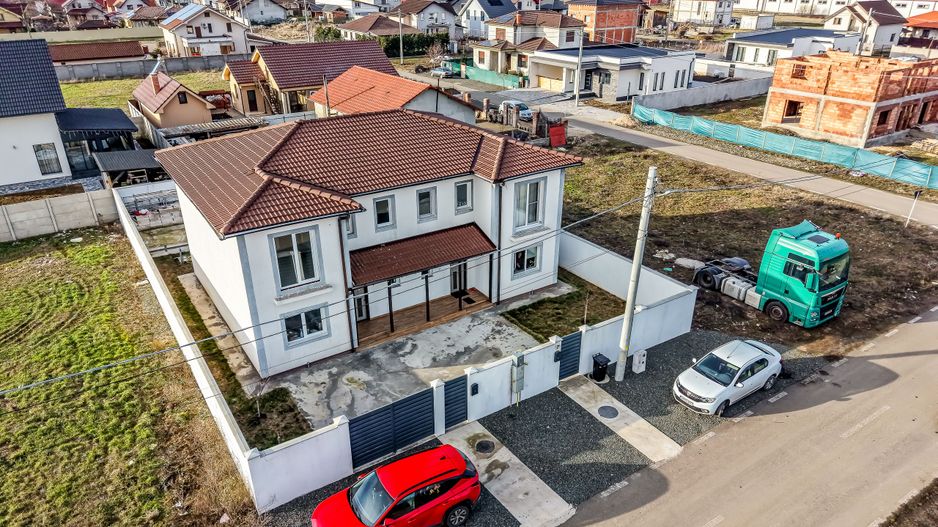 Doua case de vanzare la pret de una in Vladimirescu cartierul Florilor - Poză 1