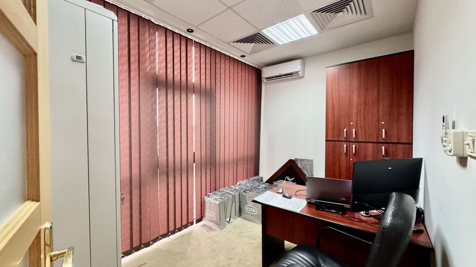 Spațiu pentru birouri langa Funshop Buziașului - Poză 8