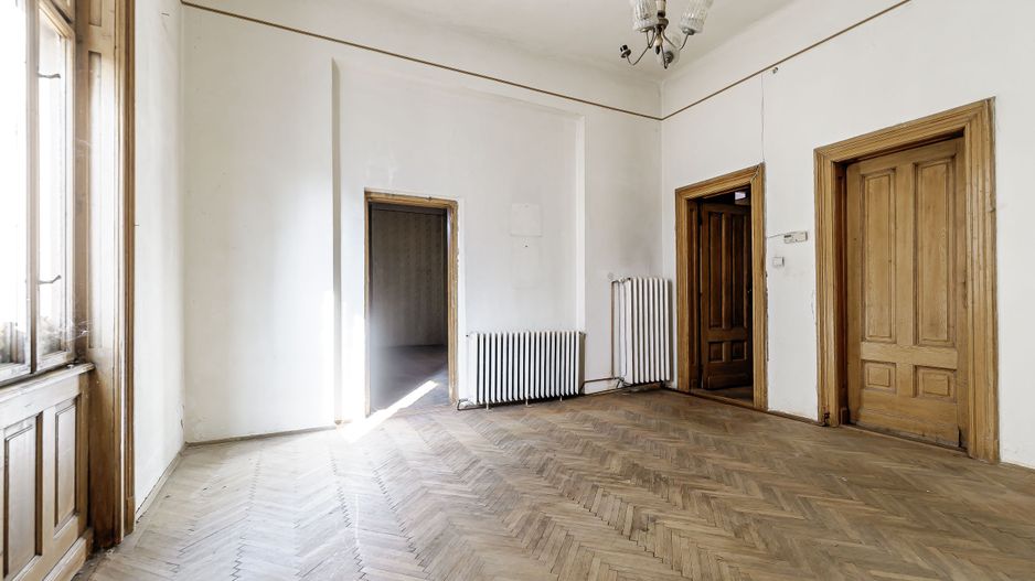 VÂNDUT! Apartament cu 4 Camere în Palatul Bohuș, Arad - Poză 2
