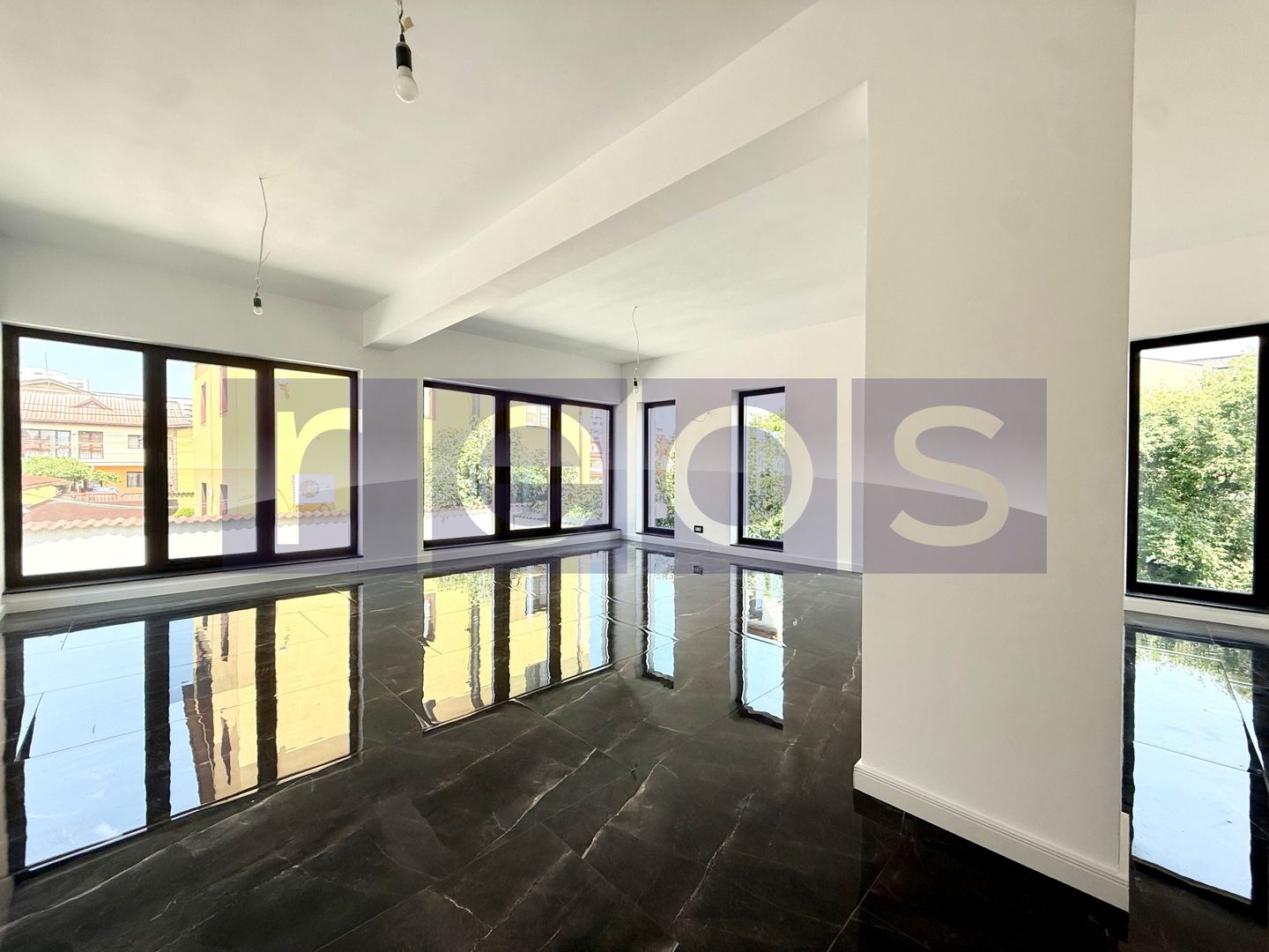 VÂNZARE VILĂ | ZONA OZANA | 5 CAMERE | ÎNCĂLZIRE ÎN PARDOSEALĂ - Poză 1