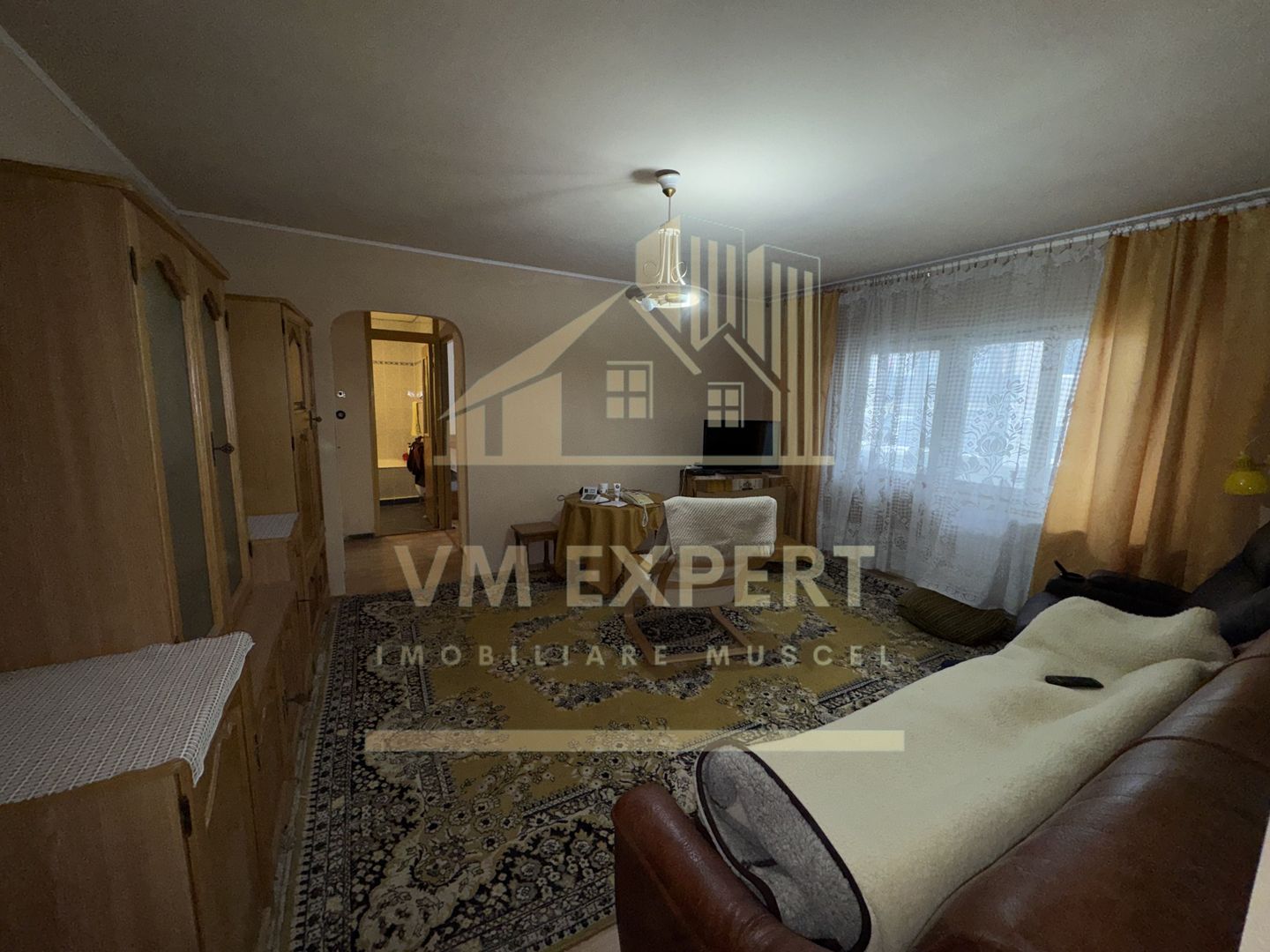 APARTAMENT 2 CAMERE ETAJ 2 CAMPULUNG VIȘOI - Poză 2