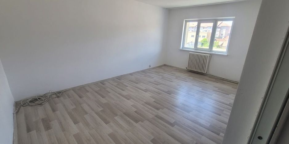 Apartament de vanzare 2 camere, decomandat, et.2 - Poză 1