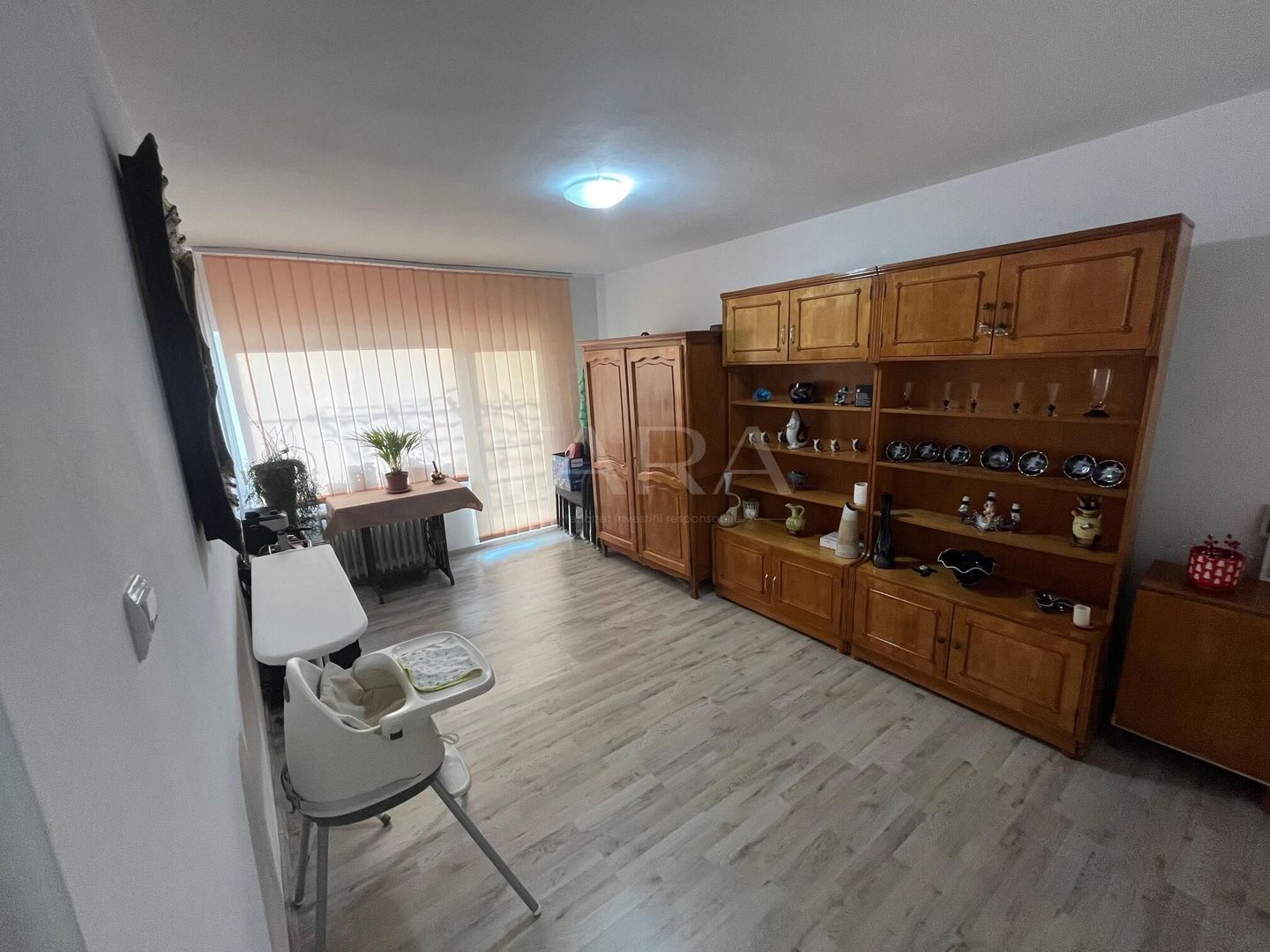 Vanzare casă cu 6 camere,  zona Someseni, central. Ideal familie. - Poză 2