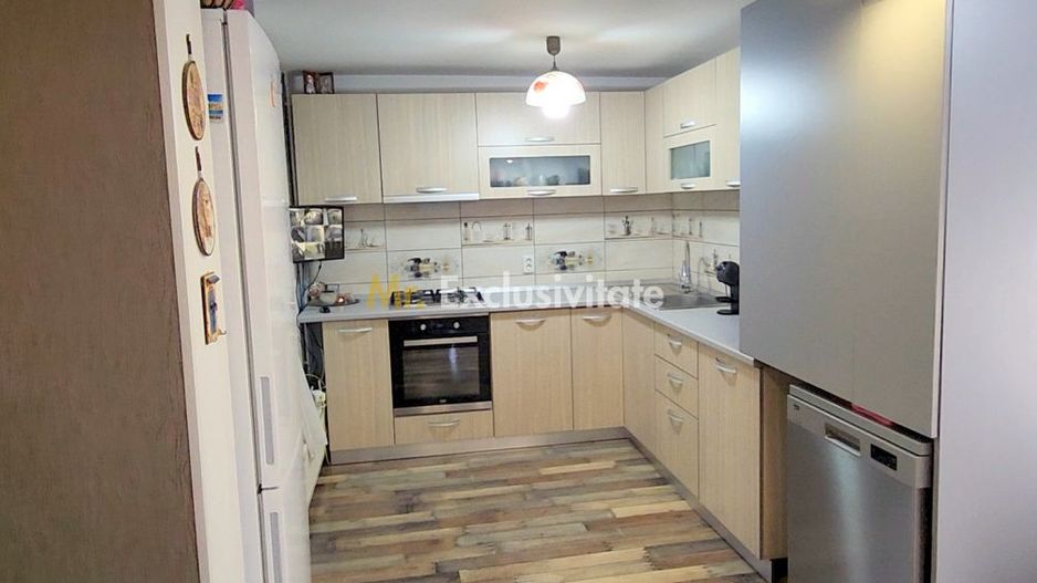 Vila 290mp + 4 spatii comerciale/chiriasi /depozitare, teren 1401 mp, acces DN1 - Poză 10