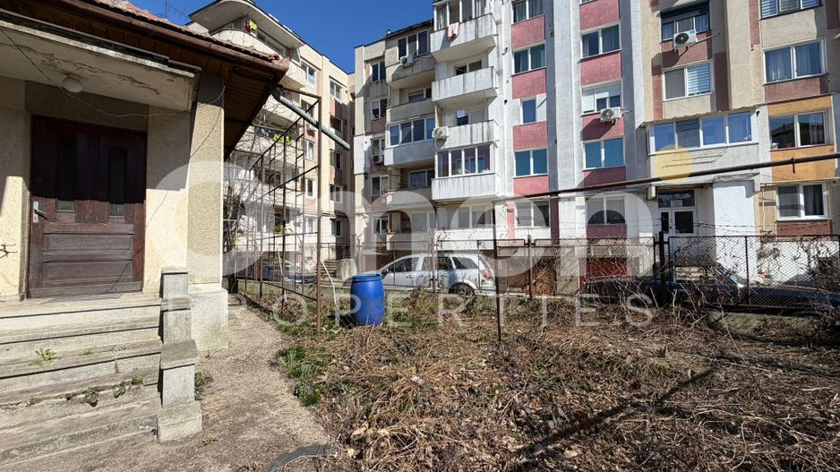 Casa de vanzare cu 446 mp teren si garaj, situata in zona centrala - Poză 13