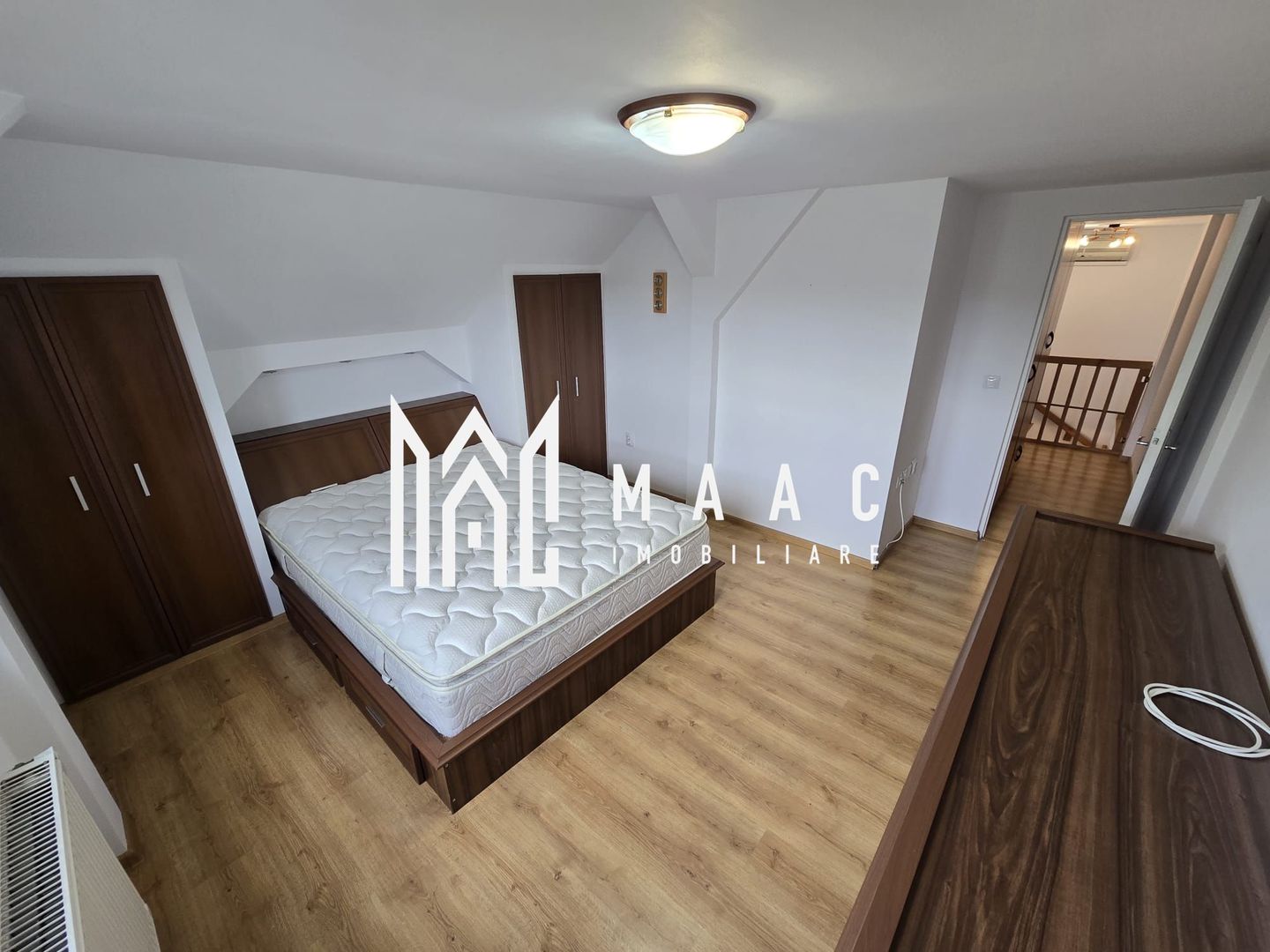 Apartament 3 camere decomandate 2 bai etaj 3 Zona Terezian - Poză 2