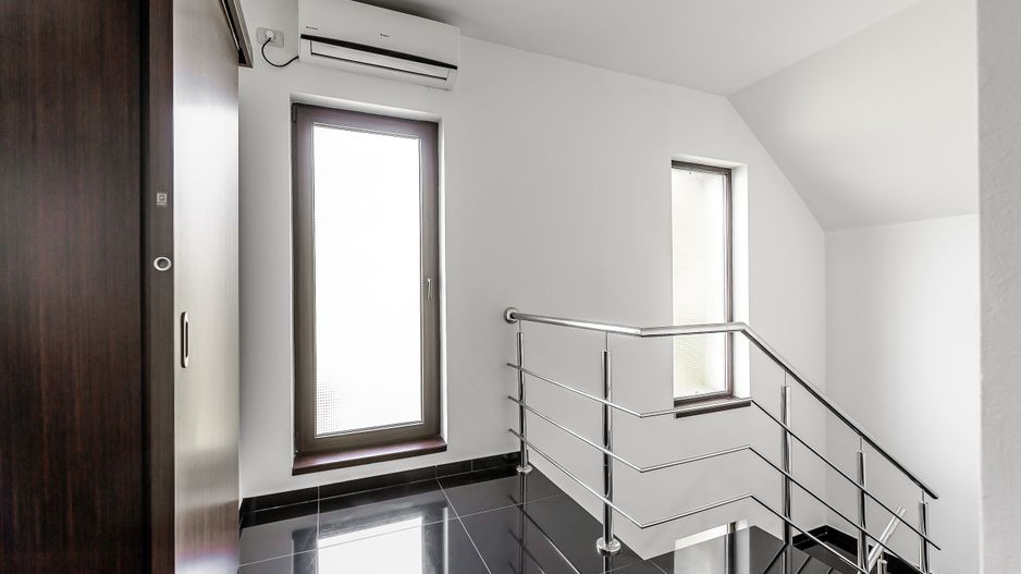 Vilă nouă independentă energetic și 1117 mp teren - Poză 10