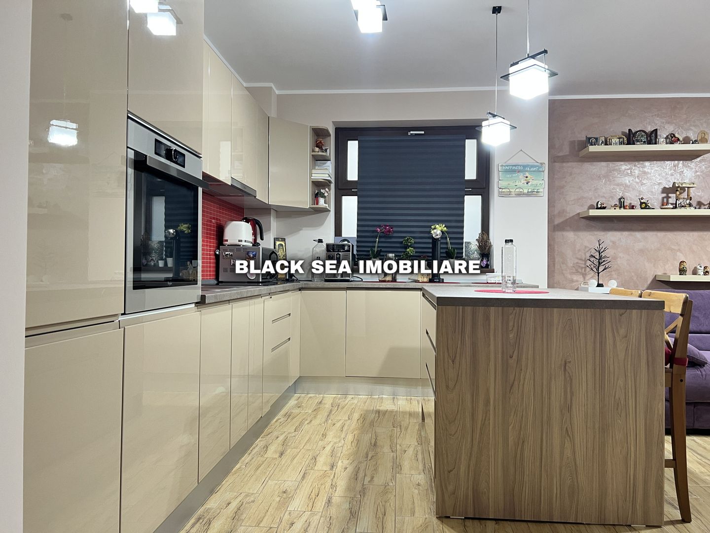 Vila de 7 Camere D+P+1+POD - Curte si garaj, EFORIE NORD Ocazie unica - Poză 8