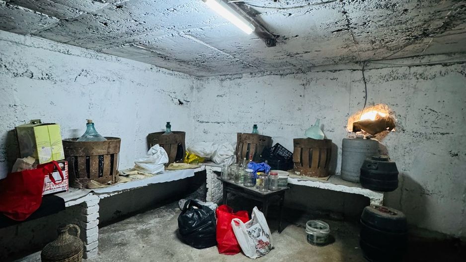 Casa de vanzare cu 2 camere si teren 1068 mp zona Renașterii - Poză 5