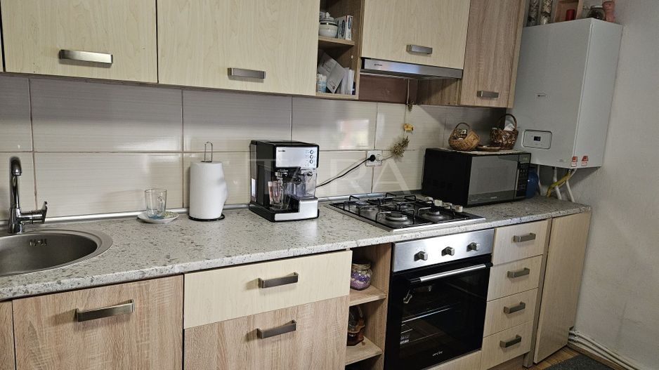 De vanzare apartament cu 2 camere in zona semicentrala - Poză 2