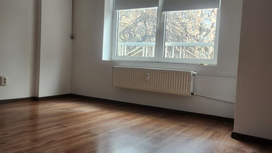Închiriez apartament 2 camere nemobilat, Piața Muncii, pretabil birou - Poză 4