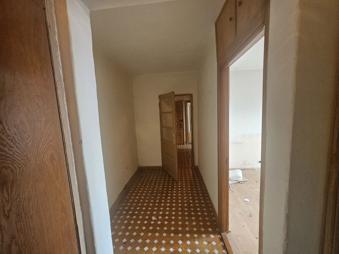 Apartament spațios 3 camere, 2 băi și 2 balcoane – Craiovei, Gh. Doja - Poză 16