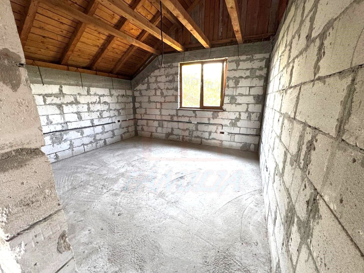 99.900 Euro casa+teren 1000 mp(concesiune) in com Sendreni - Poză 15