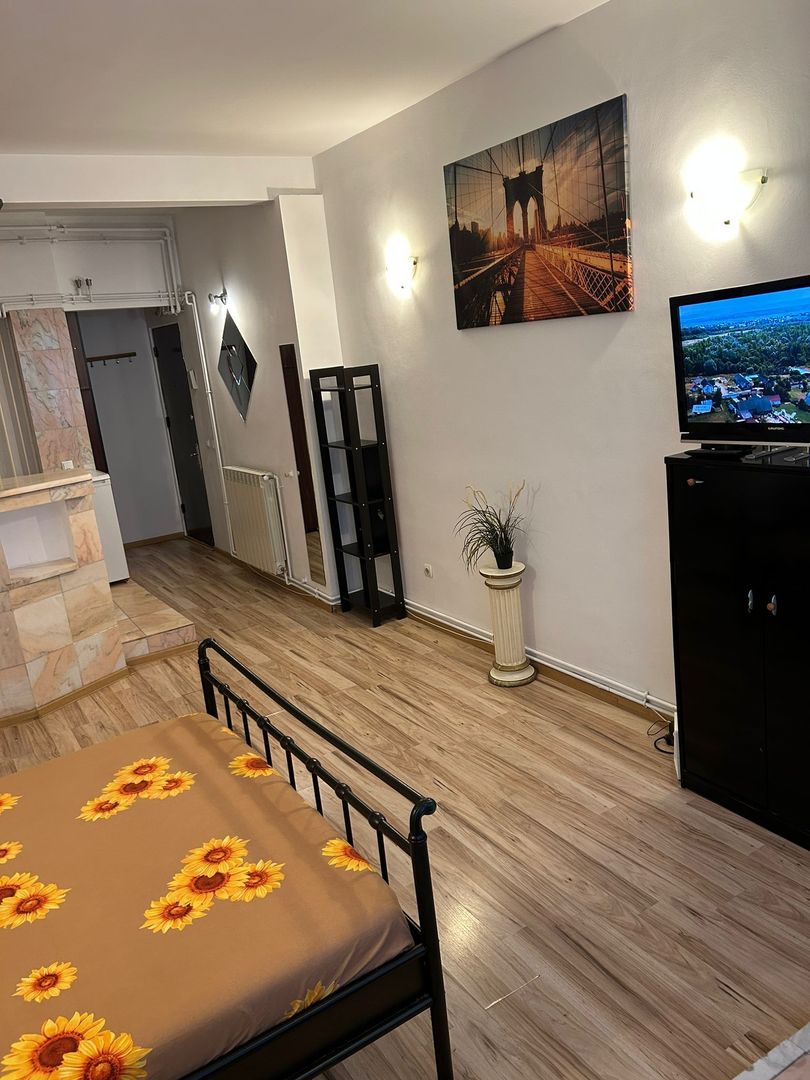 Garsoniera de inchiriat la Universitate cu centrala proprie - Poză 2