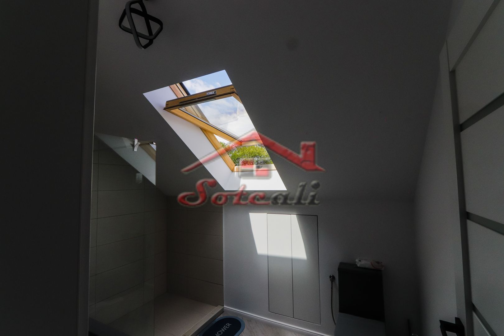 VILĂ MODERNĂ DE LUX CU PISCINĂ, FOTOVOLTAICE ȘI FOIȘOR – BREAZA - Poză 37