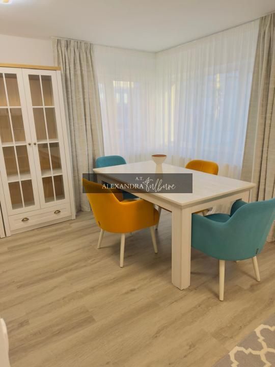 Apartament in vila l decomandat l la cheie l parcare l Cometei - Poză 2