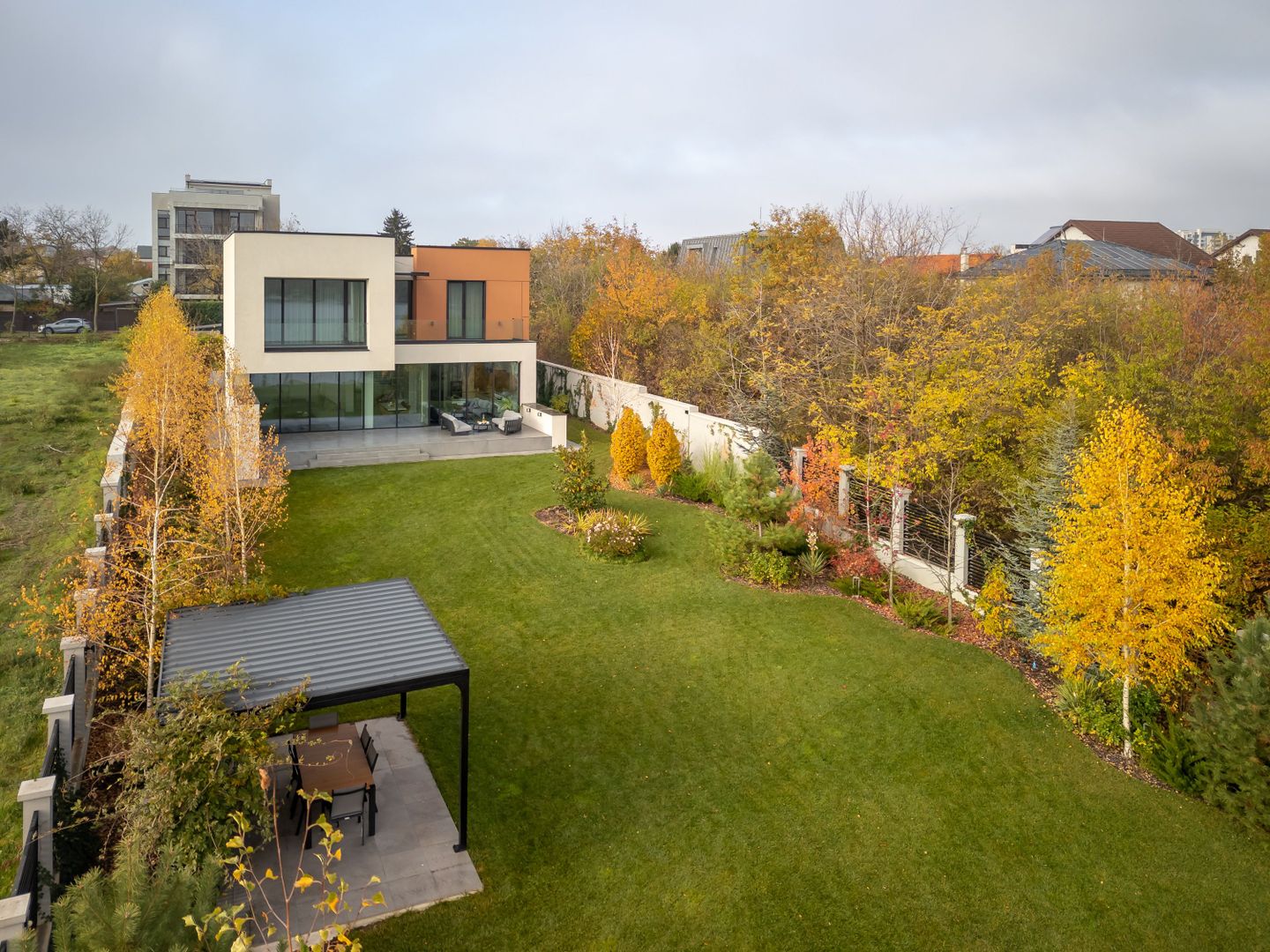 Smart-Home nZEB spectaculoasa Bucuresti Sector 1 cu deschidere lac -teren 2000mp - Poză 11